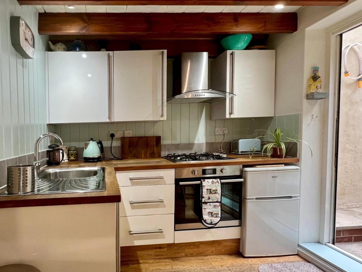 Pass The Keys 64 Church Street Characterful 2-Bed Cottage In The Heart Of Town Кінгсбридж Екстер'єр фото