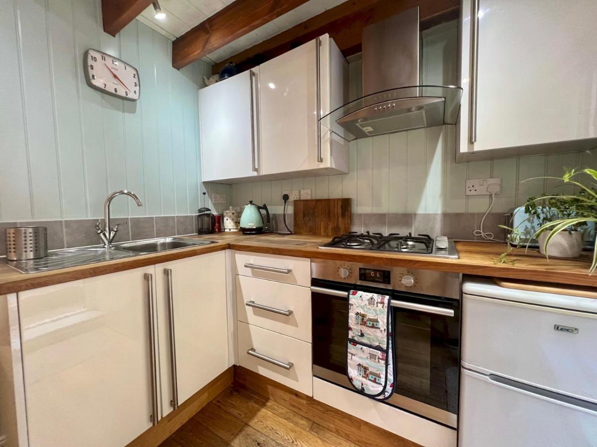 Pass The Keys 64 Church Street Characterful 2-Bed Cottage In The Heart Of Town Кінгсбридж Екстер'єр фото
