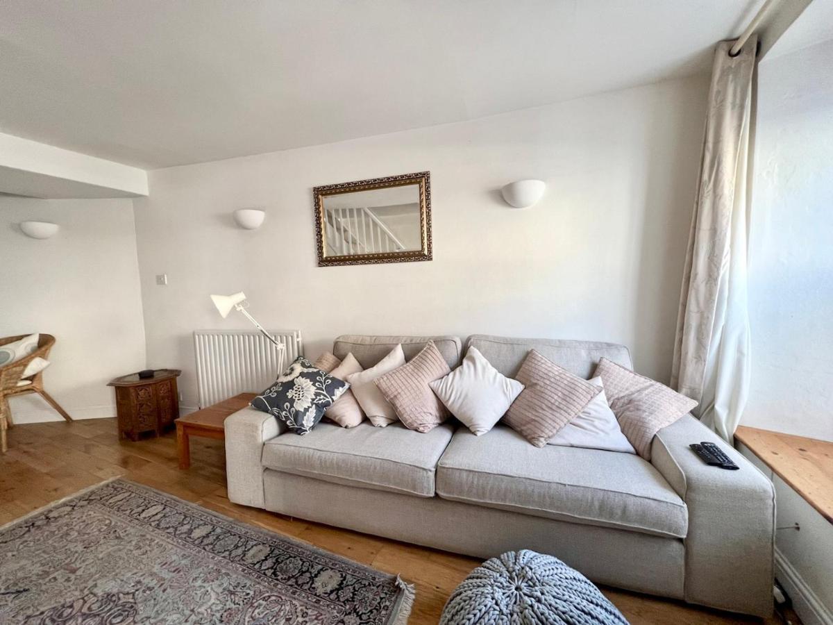 Pass The Keys 64 Church Street Characterful 2-Bed Cottage In The Heart Of Town Кінгсбридж Екстер'єр фото